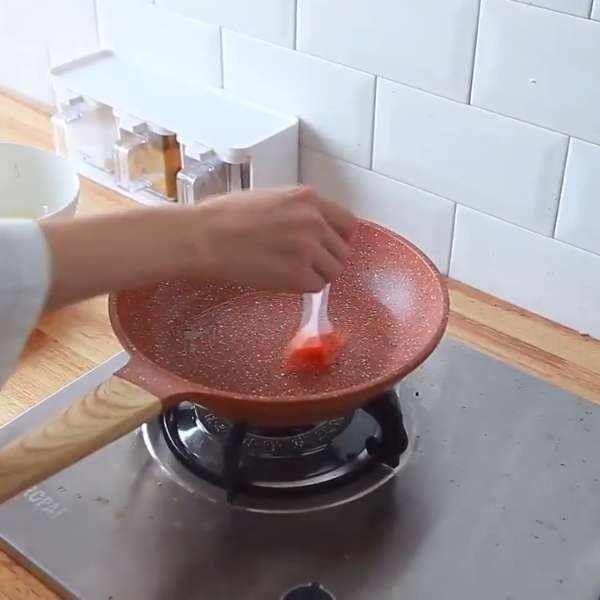 Preparing Frying Pan