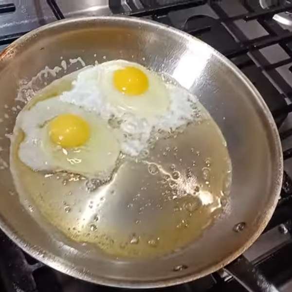 Frying Eggs for a Crowd