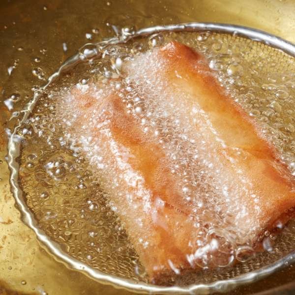 How to Fry Egg Rolls in a Pan