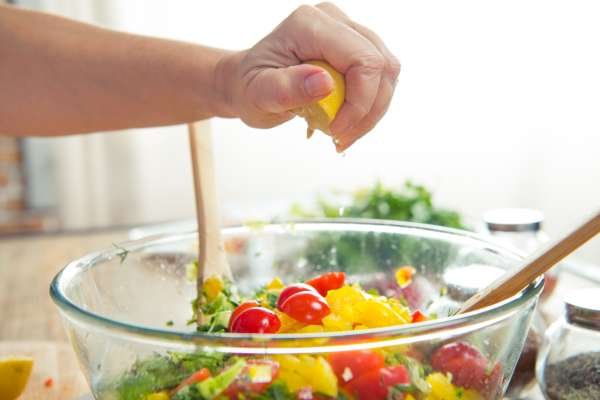 Just Your Hands squeeze lemon without squeezer